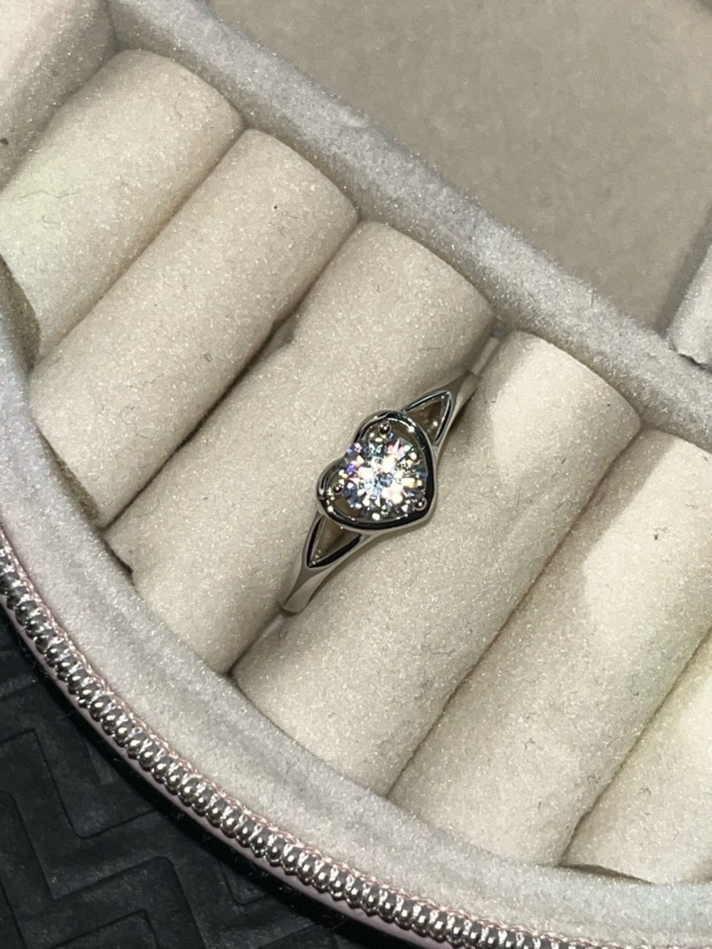 Moissanite stone heart ring in silver - W9